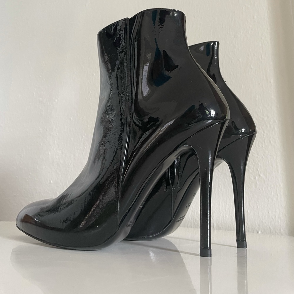 NWOT: Ralph Lauren Collection Black Patent Leather Stiletto Boots